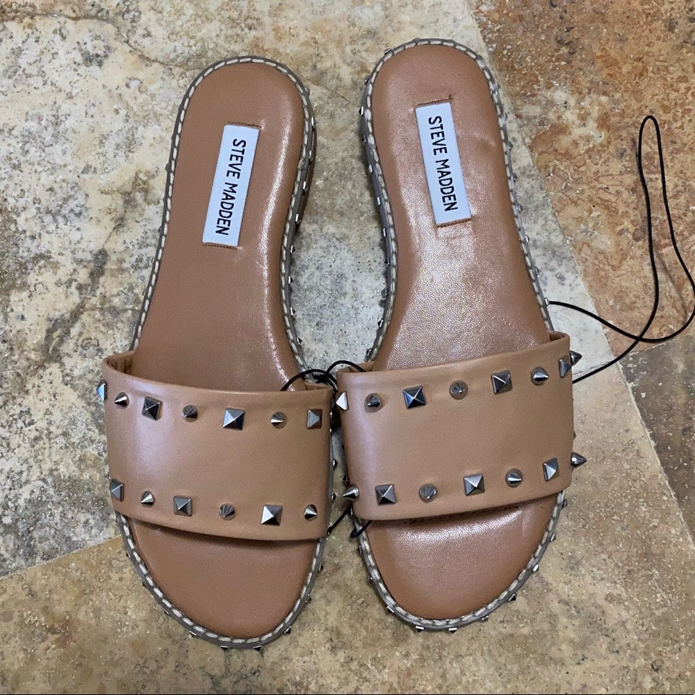 🆕 Steve Madden Studded Tan Slides Sz 8.5